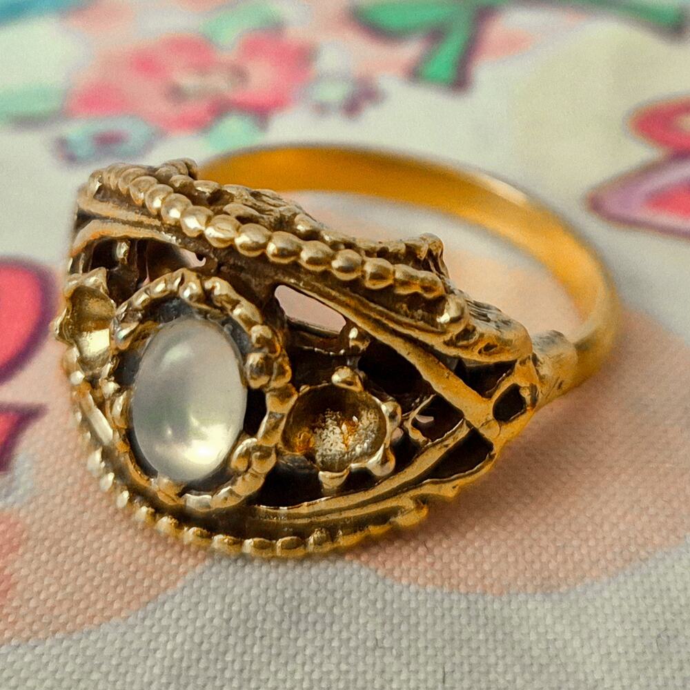 Vintage Gold Tone Filigree Opalescent Cabochon Adjustable Statement Ring